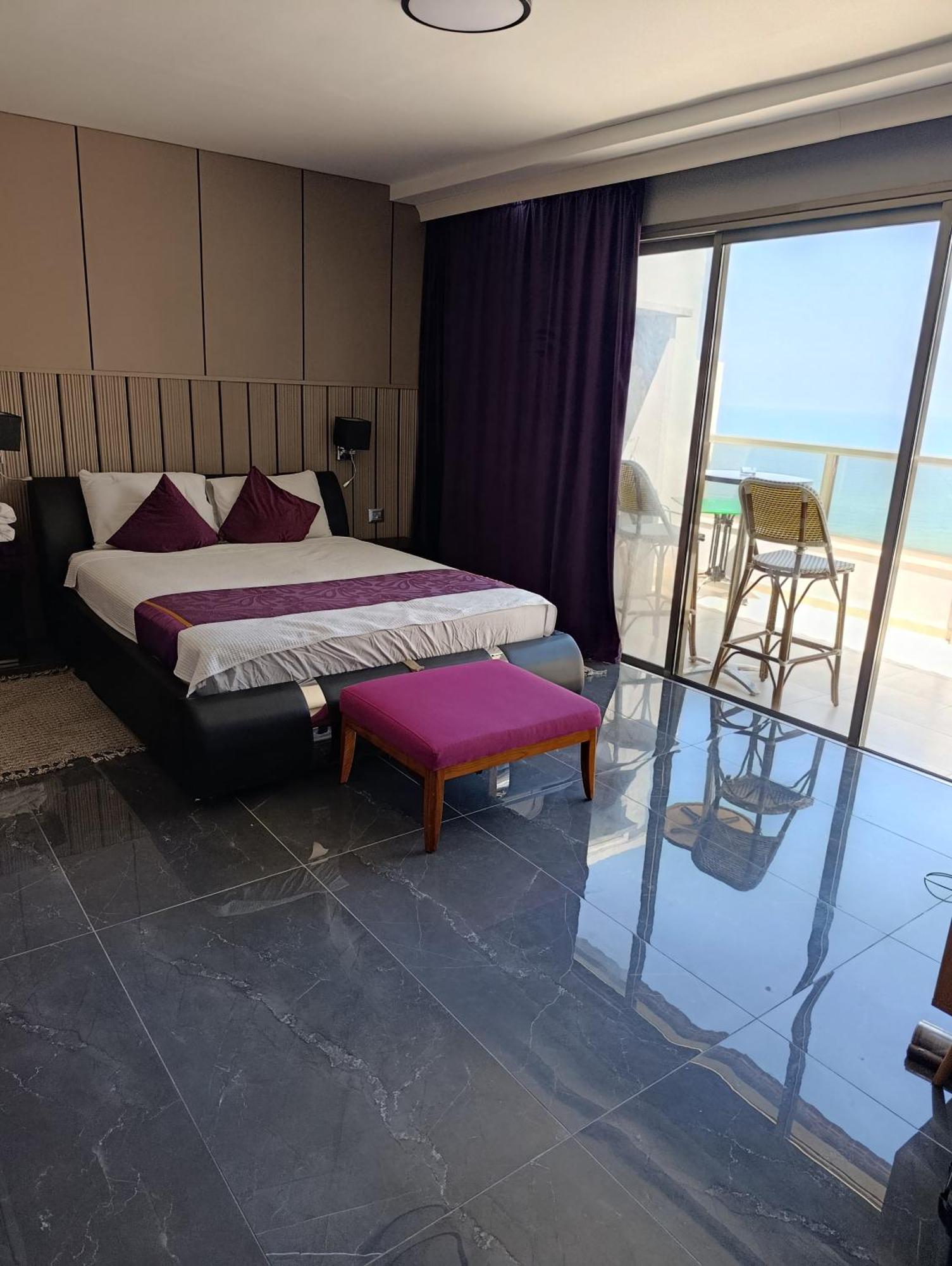 Penthouse Apartment On The Beach Bat Jam Pokoj fotografie