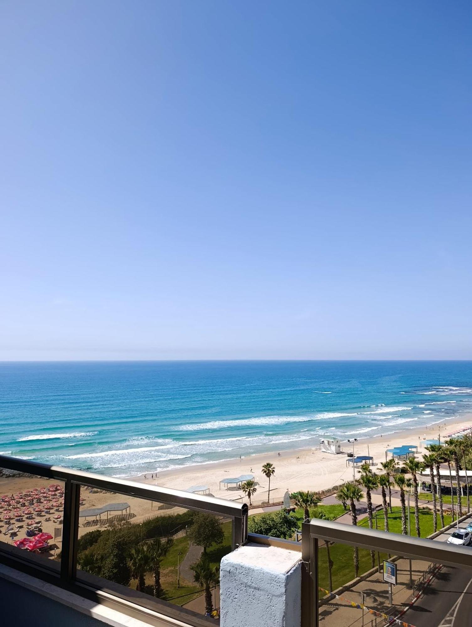 Penthouse Apartment On The Beach Bat Jam Pokoj fotografie